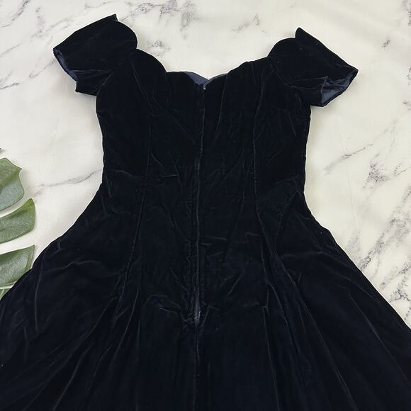Roberta Womens Vintage Velvet Cocktail Party Dress Size 6 Navy Blue Scallop - Picture 9 of 11